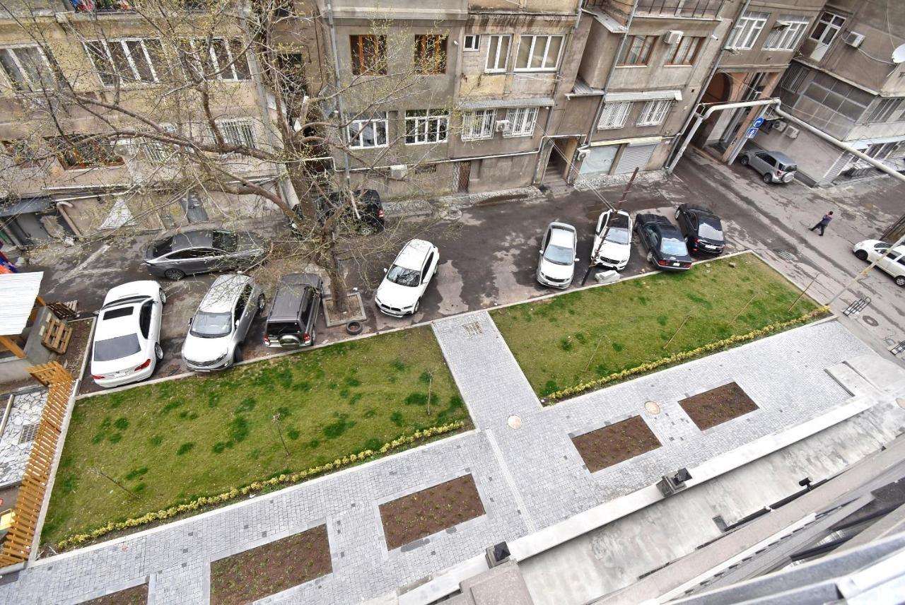 Home4You Apartments On Koghbatsi Jerevan Exteriör bild